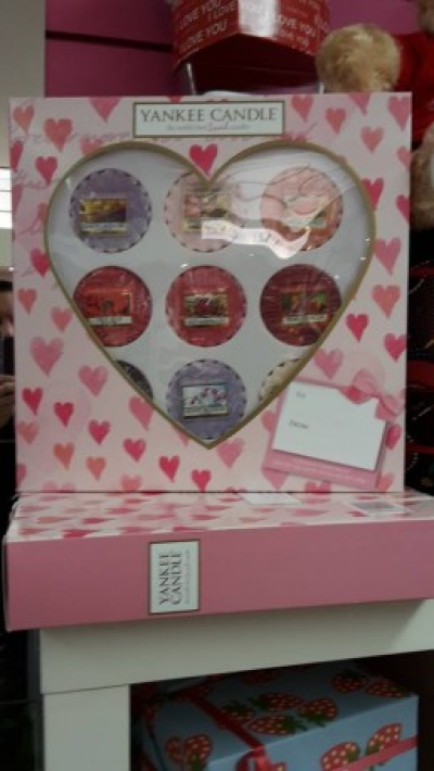 yankee candles - gift set of 9 wax melts in a decorative box